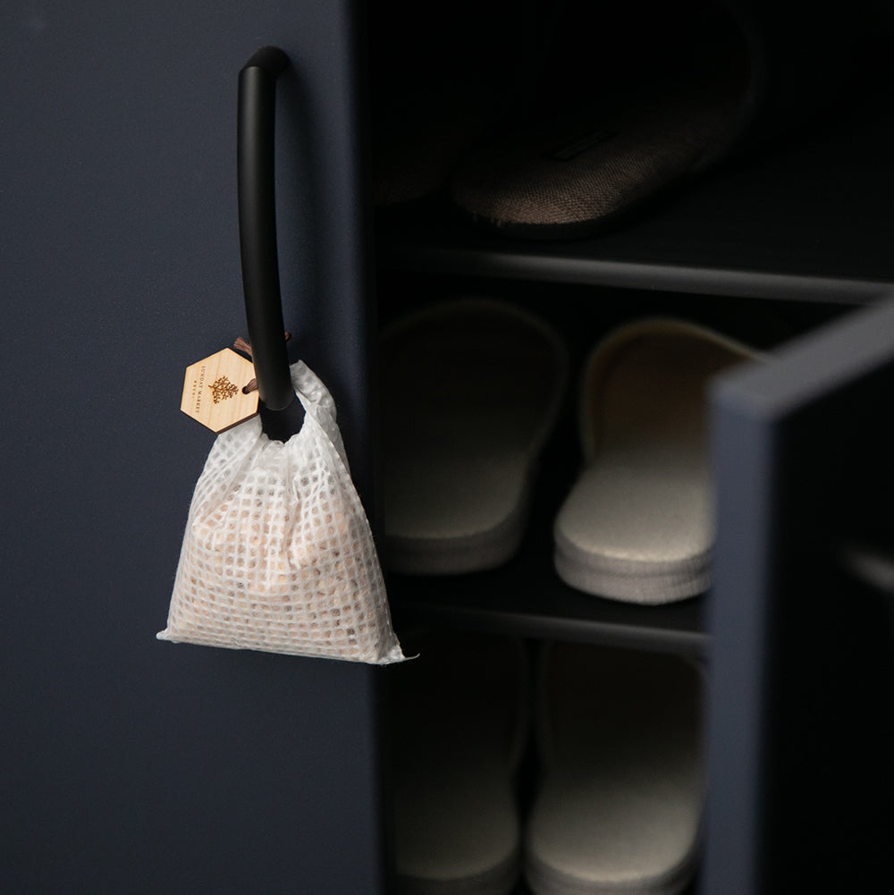 No.145フェザー with ヒノキチップチャーム‪·̩͙꒰ঌ‬